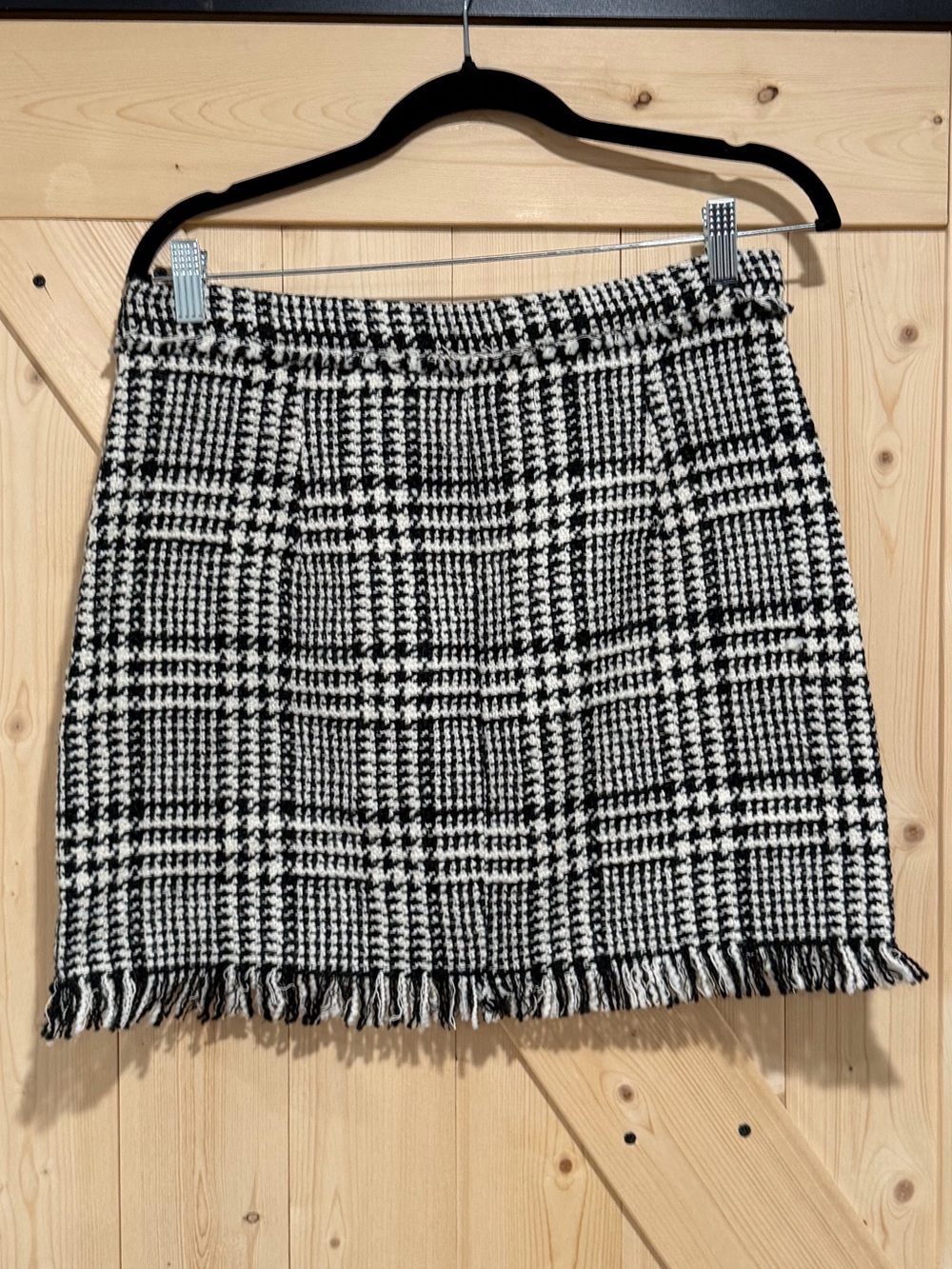 Like New Zara Tweed Fringe Mini Skirt in Black & White, size large - Picture 3 of 7
